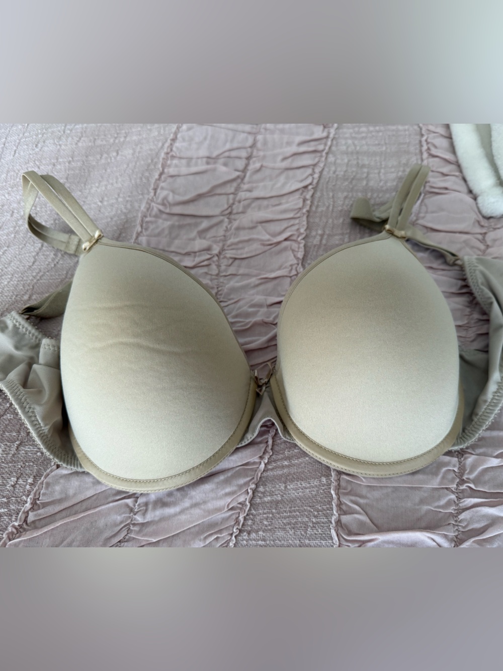 Chantelle Beige Memory Foam T-Shirt Bra! Good!